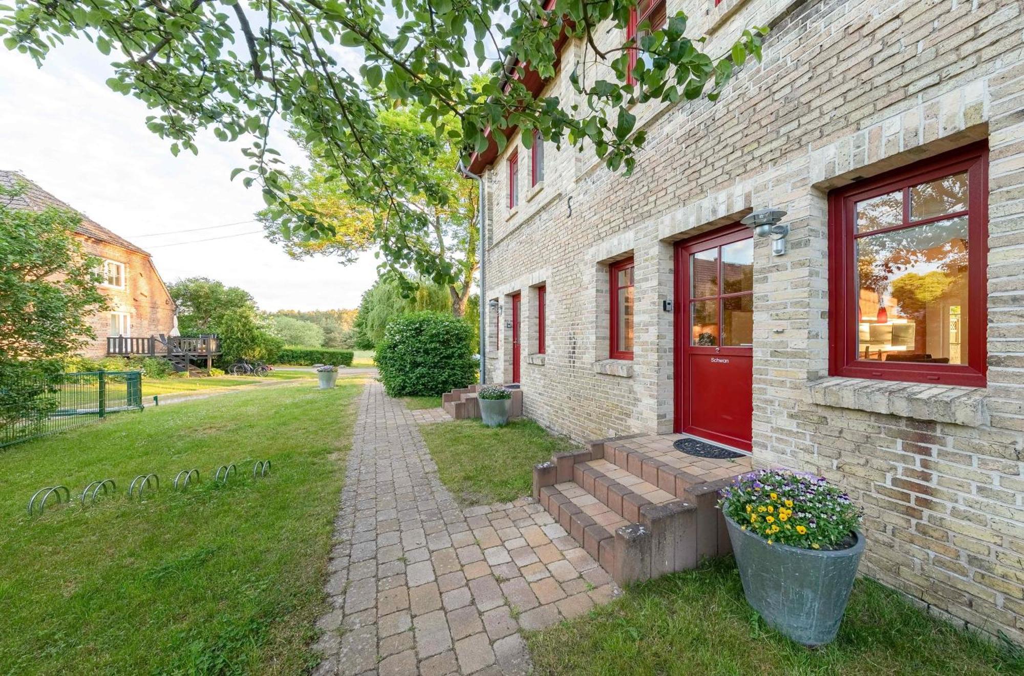 Ferienwohnung Haubentaucher - Historische Scheune Mit Seezugang Im Naturpark Fuer Familienurlaub Mit Hund Jabel Exterior foto